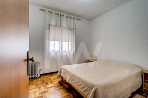 Moradia Bi-Familiar em Calendário