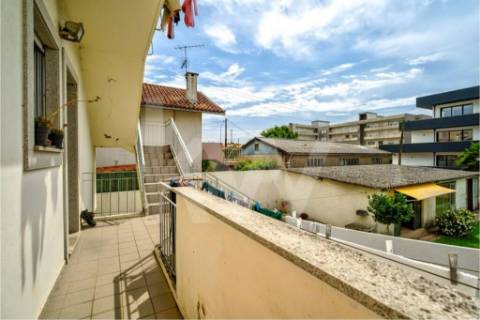 Moradia Bi-Familiar em Calendário