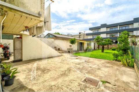 Moradia Bi-Familiar em Calendário