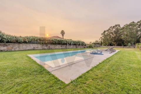 Moradia individual com Piscina terreno de 2661 m2 em Aveleda, Vila do Conde