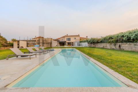 Moradia individual com Piscina terreno de 2661 m2 em Aveleda, Vila do Conde