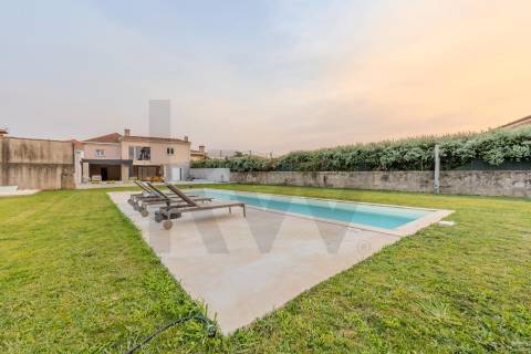 Moradia individual com Piscina terreno de 2661 m2 em Aveleda, Vila do Conde