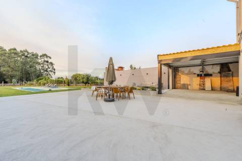 Moradia individual com Piscina terreno de 2661 m2 em Aveleda, Vila do Conde