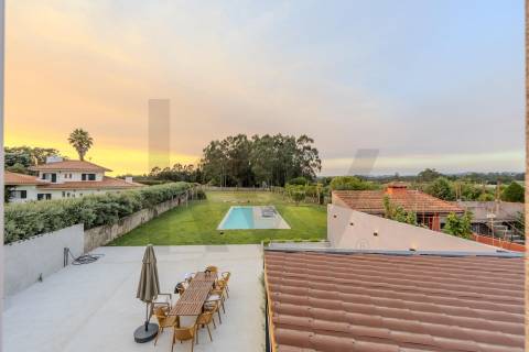 Moradia individual com Piscina terreno de 2661 m2 em Aveleda, Vila do Conde