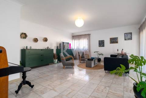 Moradia independente T6 com Piscina aquecida