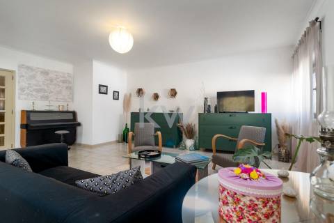 Moradia independente T6 com Piscina aquecida