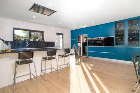 Moradia independente T6 com Piscina aquecida