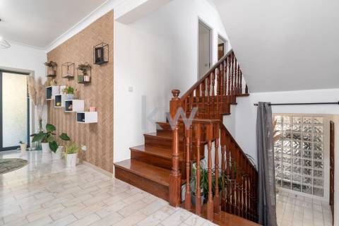 Moradia independente T6 com Piscina aquecida