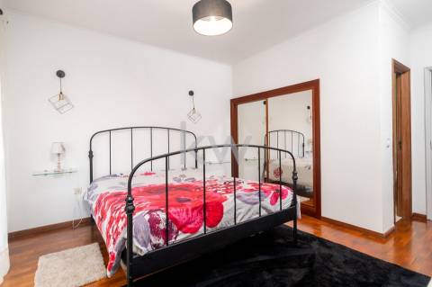 Moradia independente T6 com Piscina aquecida