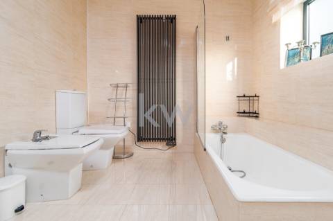 Moradia independente T6 com Piscina aquecida