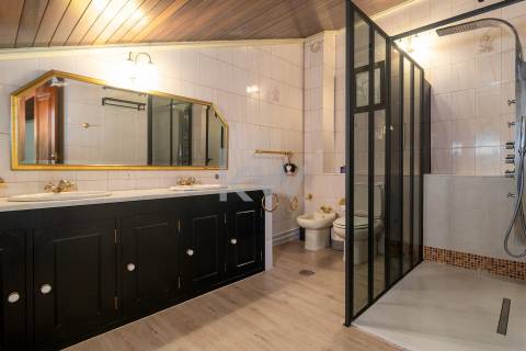 Moradia independente T6 com Piscina aquecida