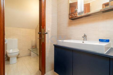 Moradia independente T6 com Piscina aquecida