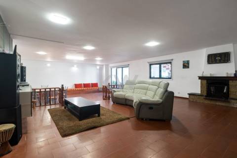 Moradia independente T6 com Piscina aquecida