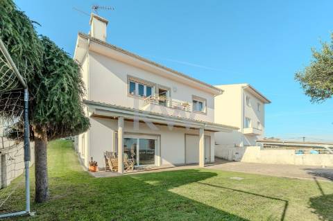 .Moradia T4+1 em Vila do Conte 4 frentes 