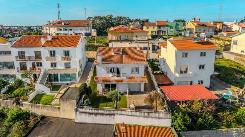 .Moradia T4+1 em Vila do Conte 4 frentes 