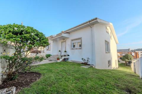 .Moradia T4+1 em Vila do Conte 4 frentes 