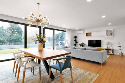 Moradia T4 Independente - Contemporânea, na encosta de Valbom, Gondomar