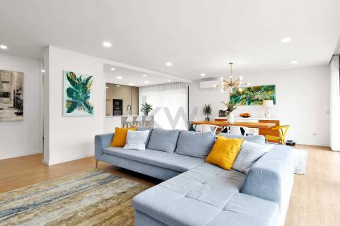 Moradia T4 Independente - Contemporânea, na encosta de Valbom, Gondomar