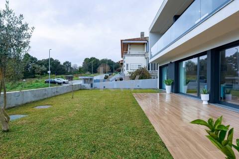 Moradia T4 Independente - Contemporânea, na encosta de Valbom, Gondomar