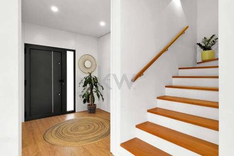 Moradia T4 Independente - Contemporânea, na encosta de Valbom, Gondomar