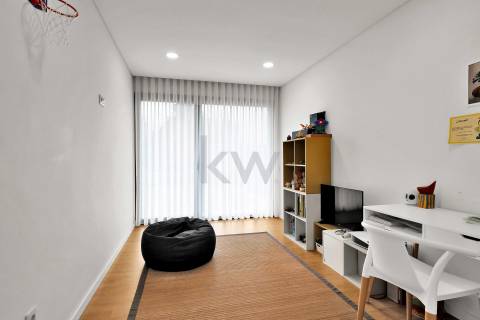 Moradia T4 Independente - Contemporânea, na encosta de Valbom, Gondomar