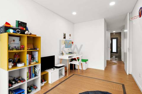 Moradia T4 Independente - Contemporânea, na encosta de Valbom, Gondomar