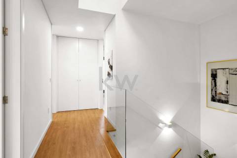 Moradia T4 Independente - Contemporânea, na encosta de Valbom, Gondomar