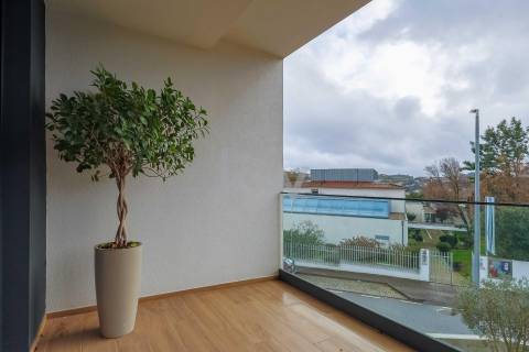 Moradia T4 Independente - Contemporânea, na encosta de Valbom, Gondomar