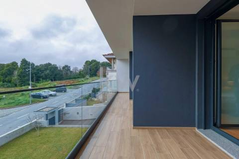 Moradia T4 Independente - Contemporânea, na encosta de Valbom, Gondomar