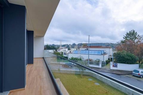 Moradia T4 Independente - Contemporânea, na encosta de Valbom, Gondomar