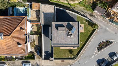 Moradia T4 Independente - Contemporânea, na encosta de Valbom, Gondomar