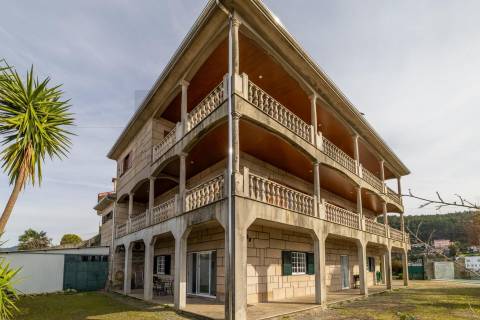 🌟 Encante-se com esta Moradia em Vilarinho, Santo Tirso! 🌟