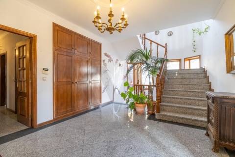 🌟 Encante-se com esta Moradia em Vilarinho, Santo Tirso! 🌟