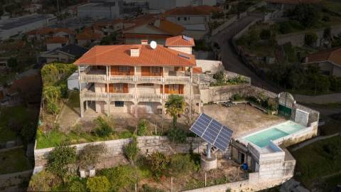 🌟 Encante-se com esta Moradia em Vilarinho, Santo Tirso! 🌟