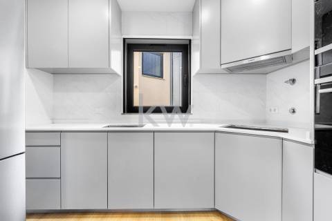 T2+1,  duplex, Rua França Júnior (Matosinhos Centro), novo a estrear, com 107m2