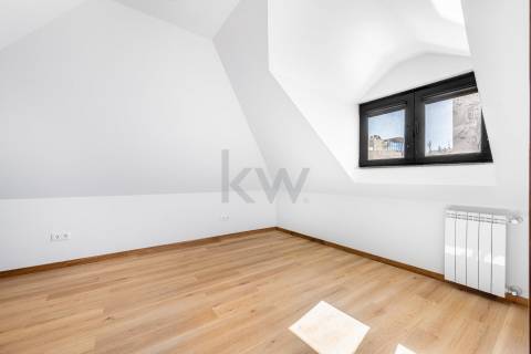T2+1,  duplex, Rua França Júnior (Matosinhos Centro), novo a estrear, com 107m2