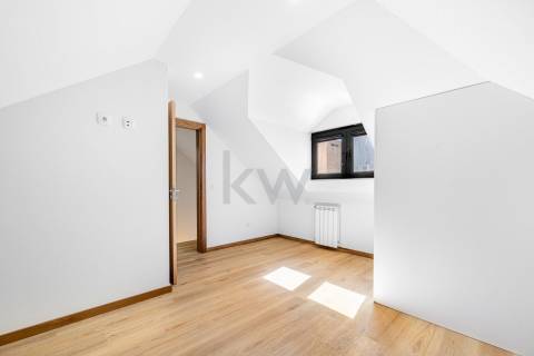 T2+1,  duplex, Rua França Júnior (Matosinhos Centro), novo a estrear, com 107m2