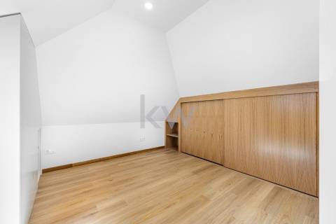 T2+1,  duplex, Rua França Júnior (Matosinhos Centro), novo a estrear, com 107m2