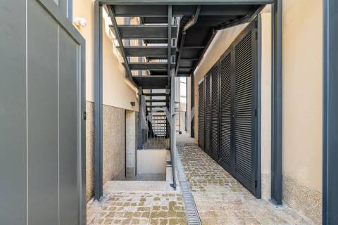 T2+1,  duplex, Rua França Júnior (Matosinhos Centro), novo a estrear, com 107m2