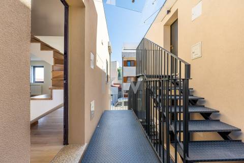 T2+1,  duplex, Rua França Júnior (Matosinhos Centro), novo a estrear, com 107m2