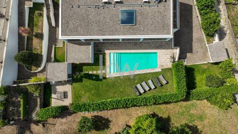 Moradia T5 com piscina e jardim em Santo Tirso