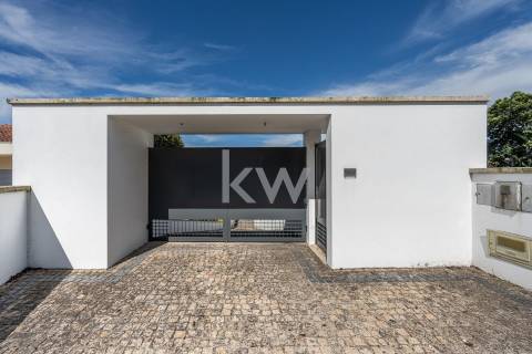 Moradia T5 com piscina e jardim em Santo Tirso