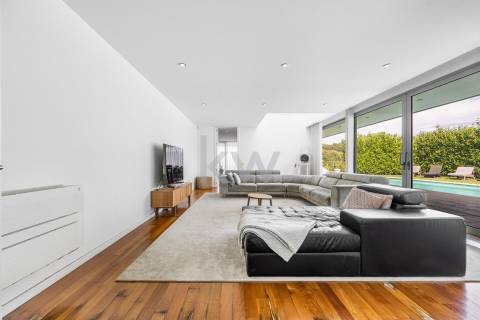 Moradia T5 com piscina e jardim em Santo Tirso