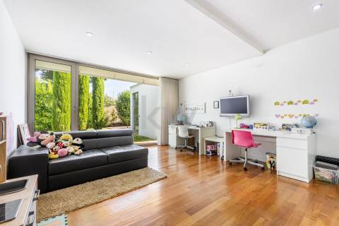 Moradia T5 com piscina e jardim em Santo Tirso