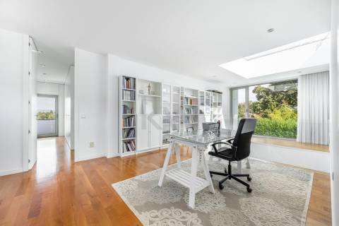 Moradia T5 com piscina e jardim em Santo Tirso