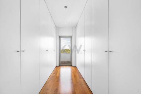 Moradia T5 com piscina e jardim em Santo Tirso