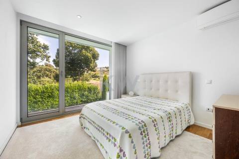 Moradia T5 com piscina e jardim em Santo Tirso