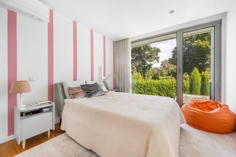 Moradia T5 com piscina e jardim em Santo Tirso