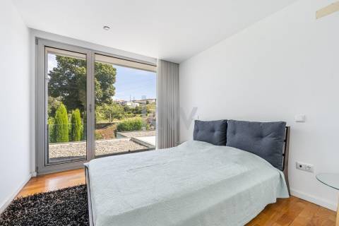 Moradia T5 com piscina e jardim em Santo Tirso