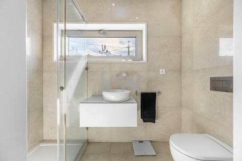 Moradia T5 com piscina e jardim em Santo Tirso